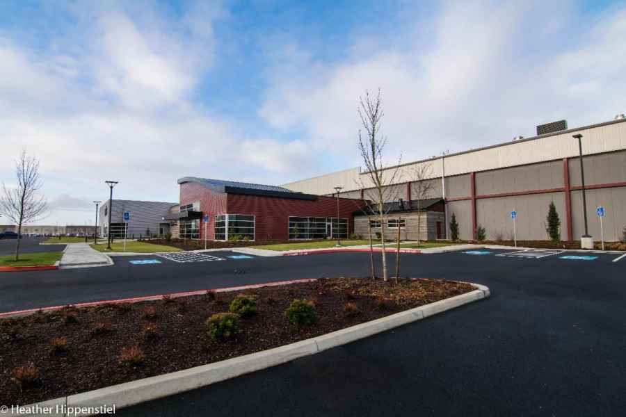 Resers Fine Foods Building Side And Parking Lot With Luminaires